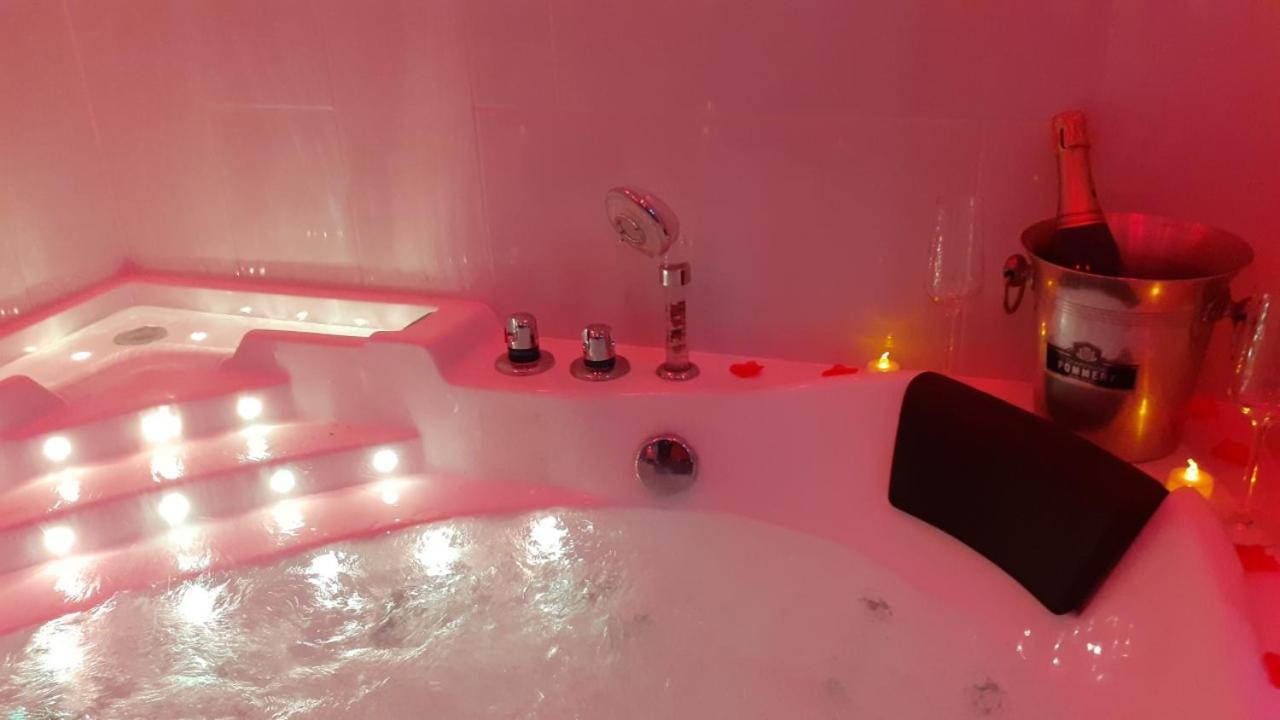 Le Bijou Appartement Avec Jacuzzi Et Sauna Privatif Terrasse Plein Sud Clim Parking Privatif Бандоль Екстер'єр фото