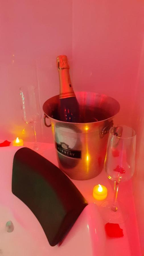 Le Bijou Appartement Avec Jacuzzi Et Sauna Privatif Terrasse Plein Sud Clim Parking Privatif Бандоль Екстер'єр фото